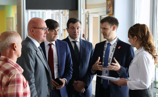 Дмитрий Чернышенко, Сергей Кравцов и Глеб Никитин оценили работу одного из пунктов проведения ЕГЭ в Нижнем Новгороде